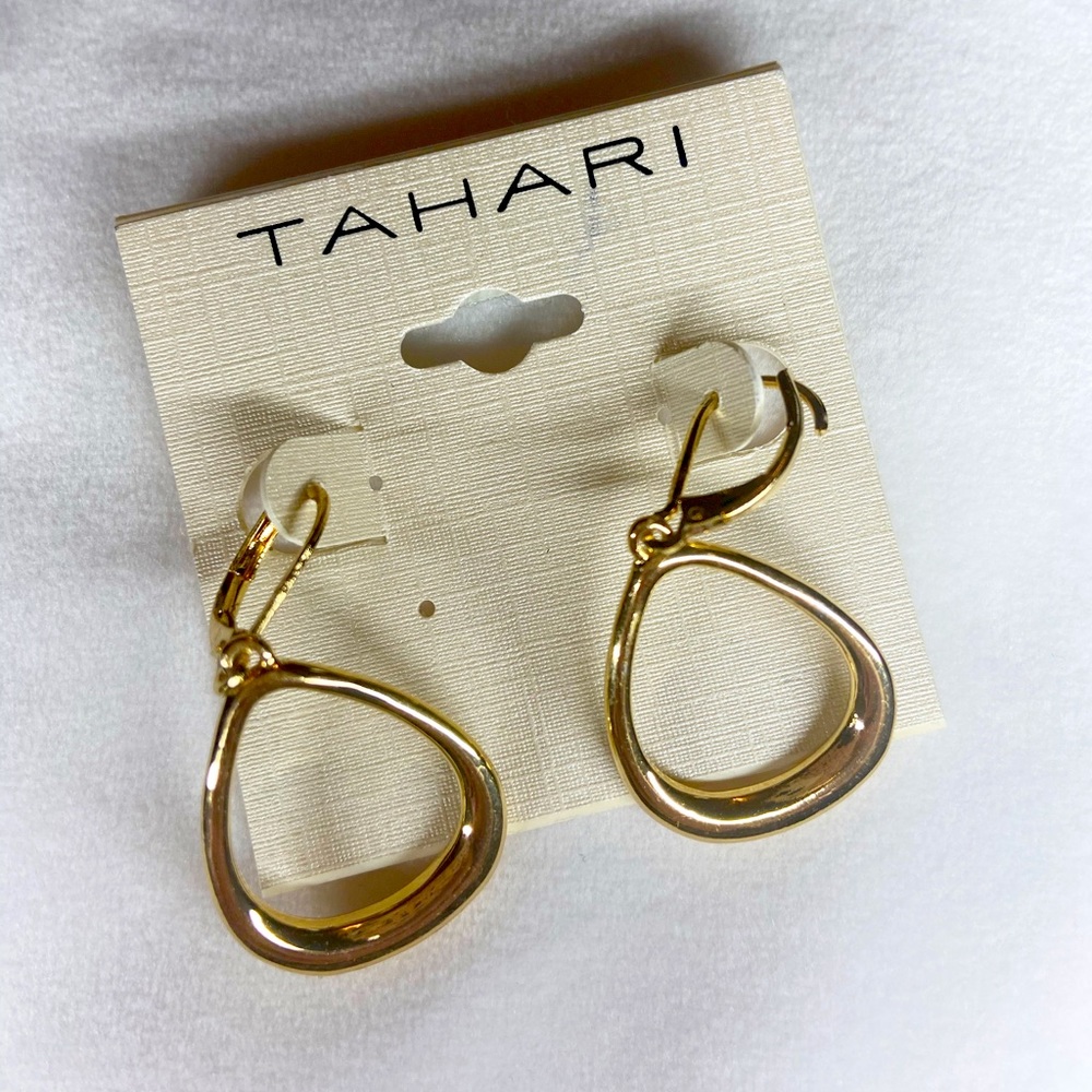 Tahari good color earrings